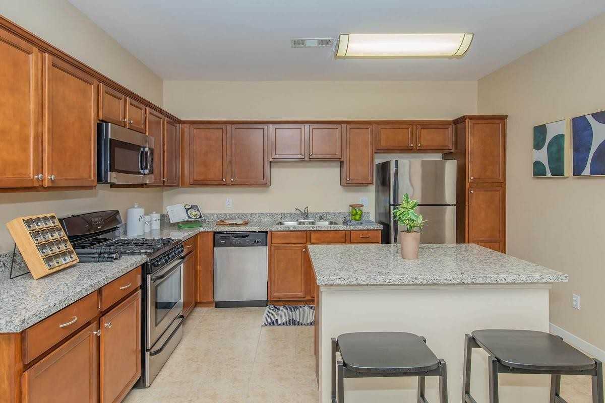 37600 College Dr - Photo 3 of 50