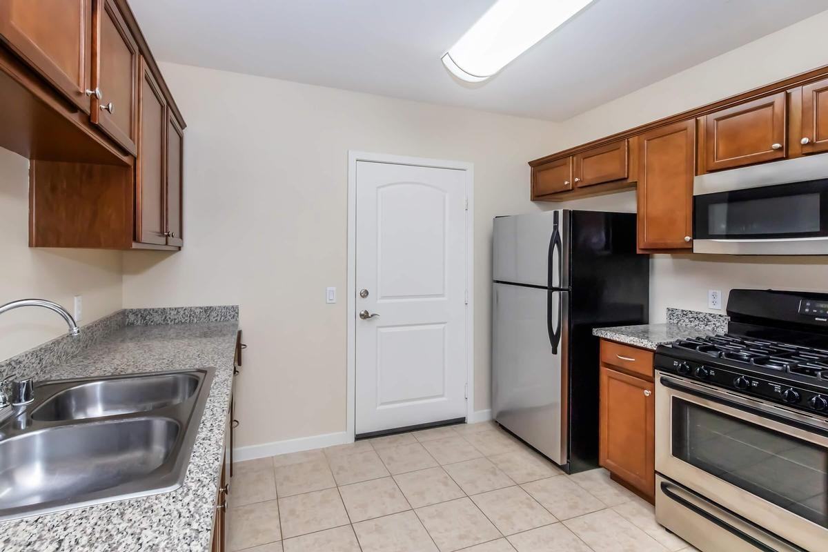37600 College Dr - Photo 7 of 50