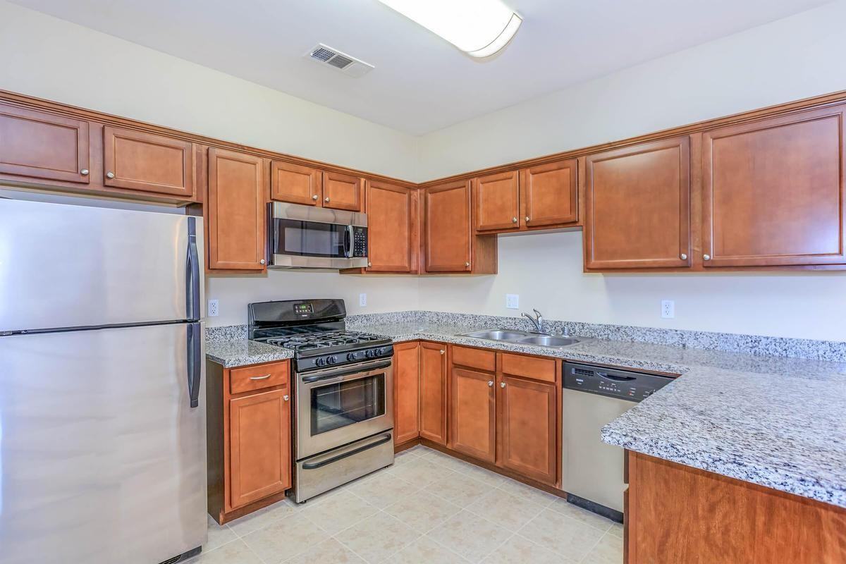 37600 College Dr - Photo 3 of 50