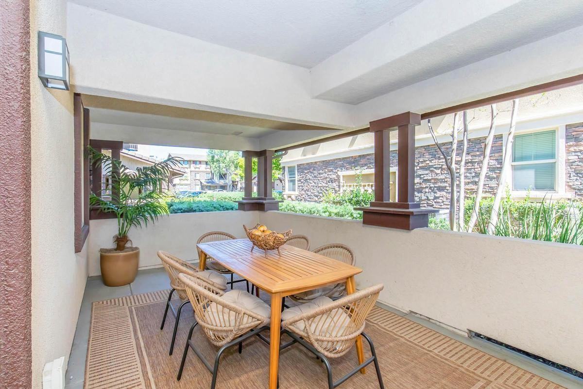 7550 Desert Holly St - Photo 4 of 17
