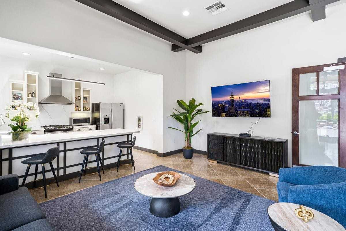 7550 Desert Holly St - Photo 5 of 50