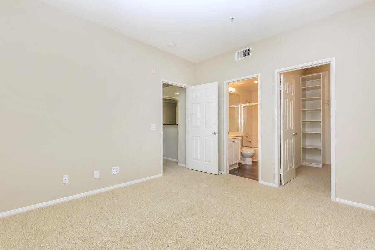 2000 Corporate Dr - Photo 4 of 10