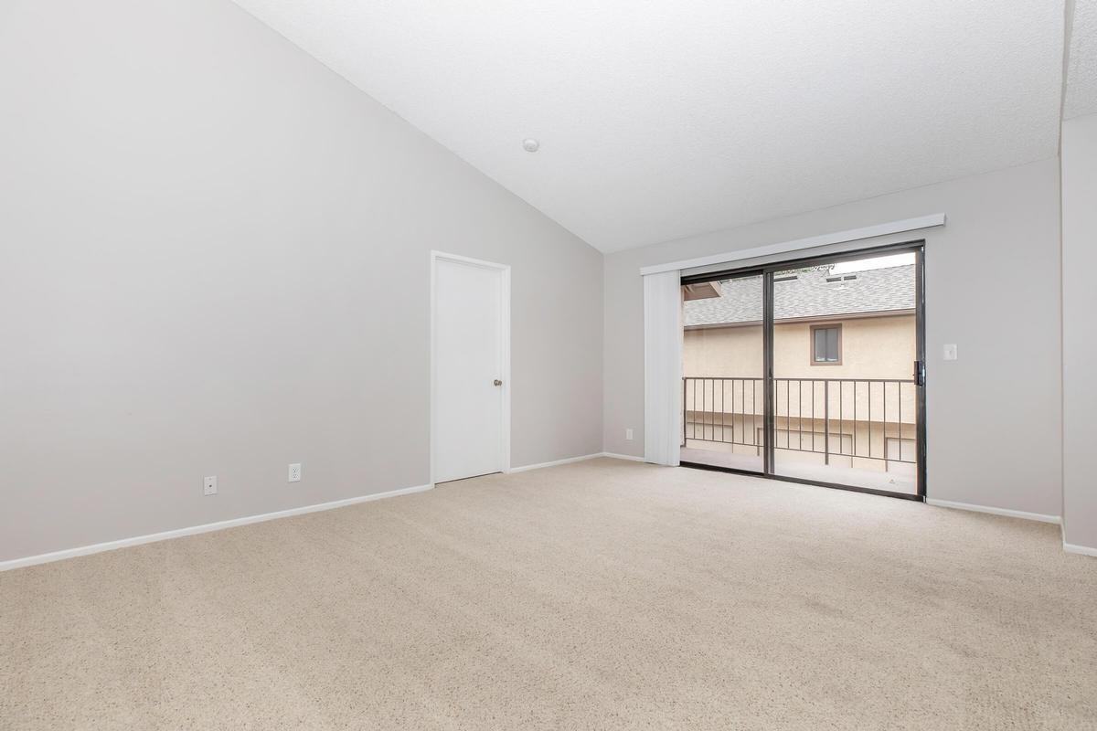 1413 San Bernardino Rd - Photo 4 of 14