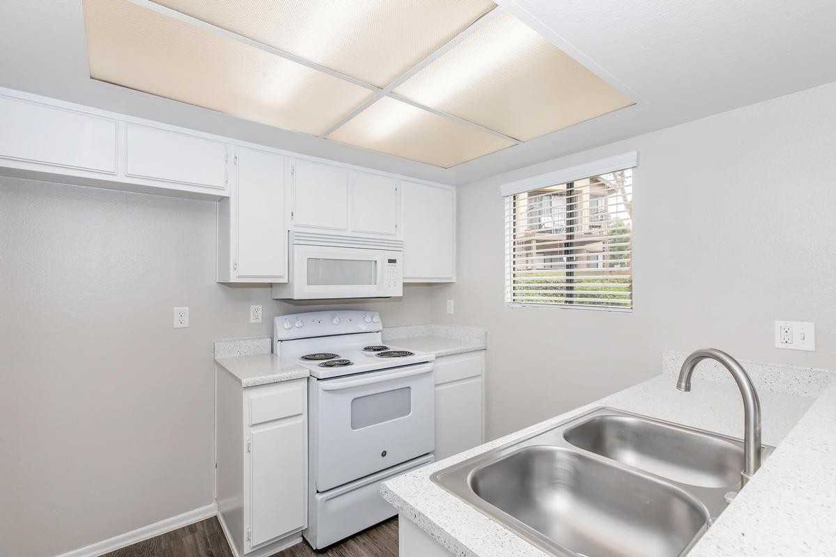 1413 San Bernardino Rd - Photo 6 of 14