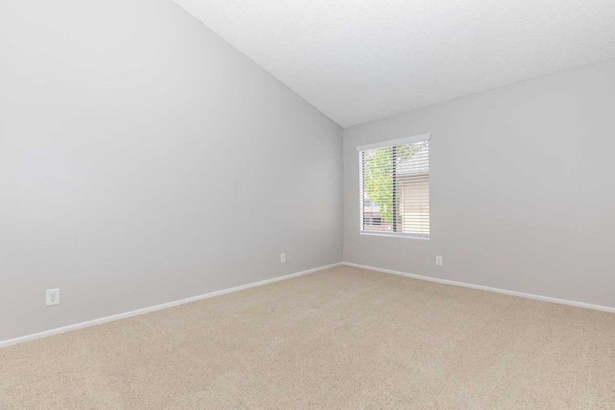 1413 San Bernardino Rd - Photo 7 of 14