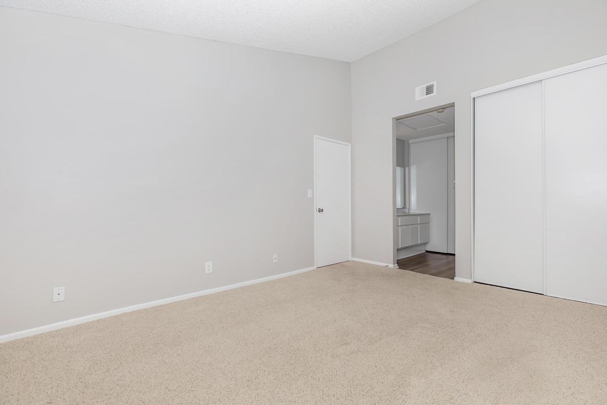 1413 San Bernardino Rd - Photo 5 of 14