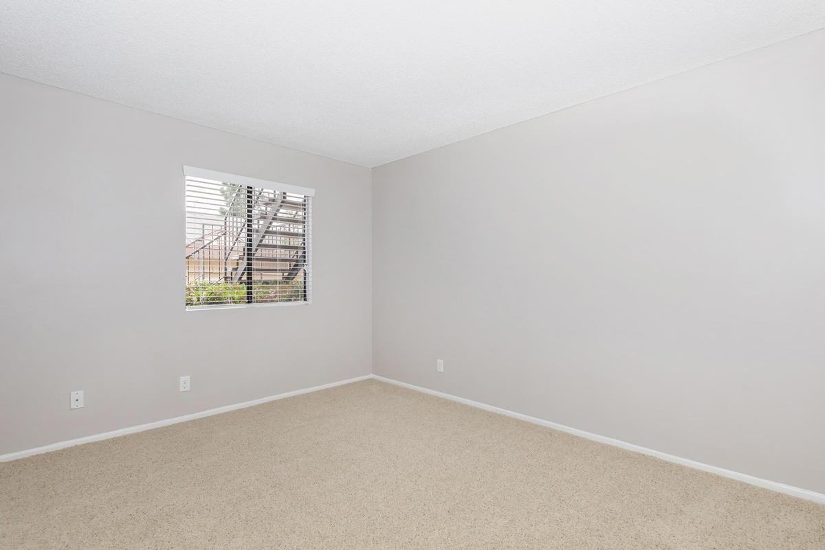 1413 San Bernardino Rd - Photo 7 of 14