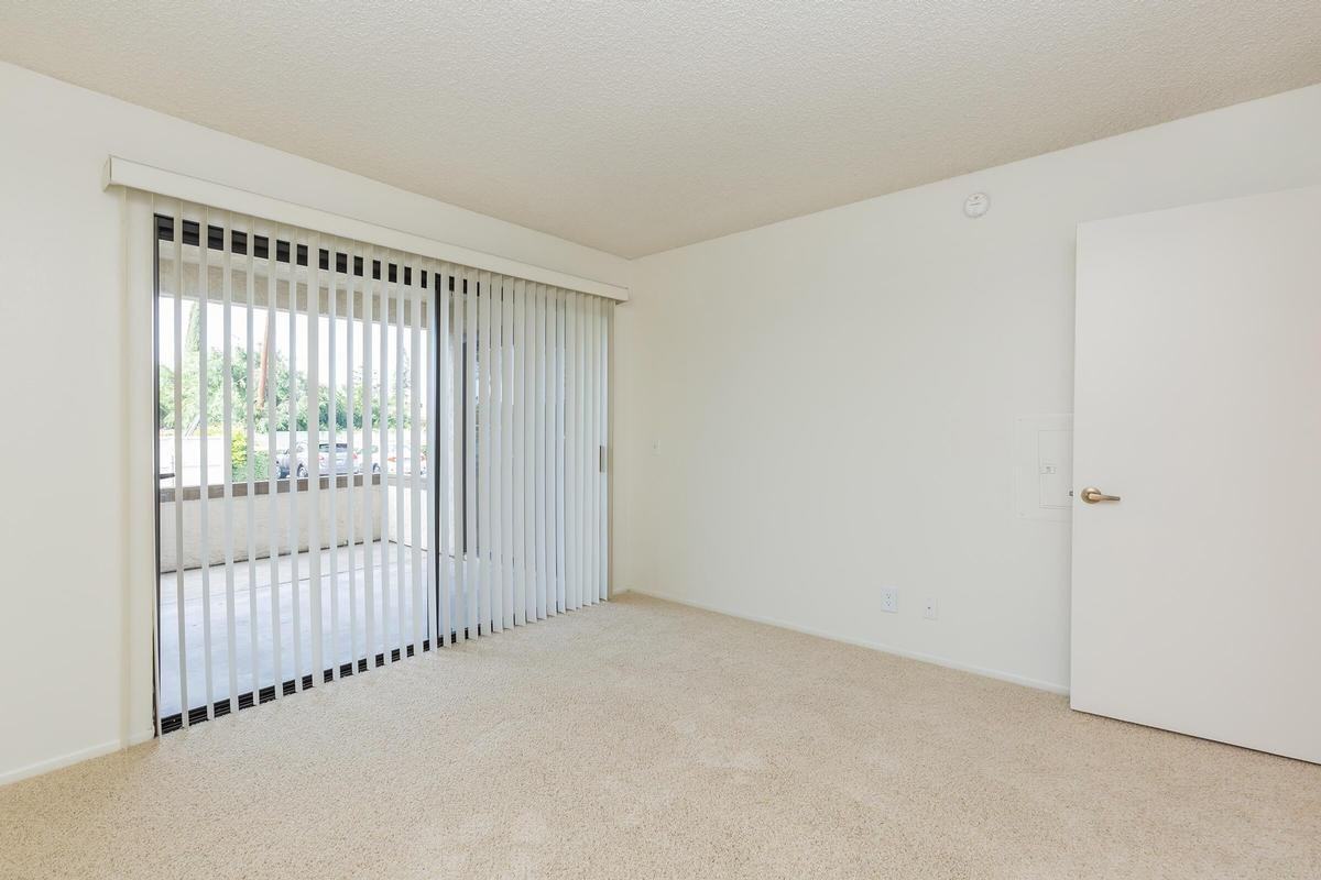 810 N Loara St - Photo 3 of 9