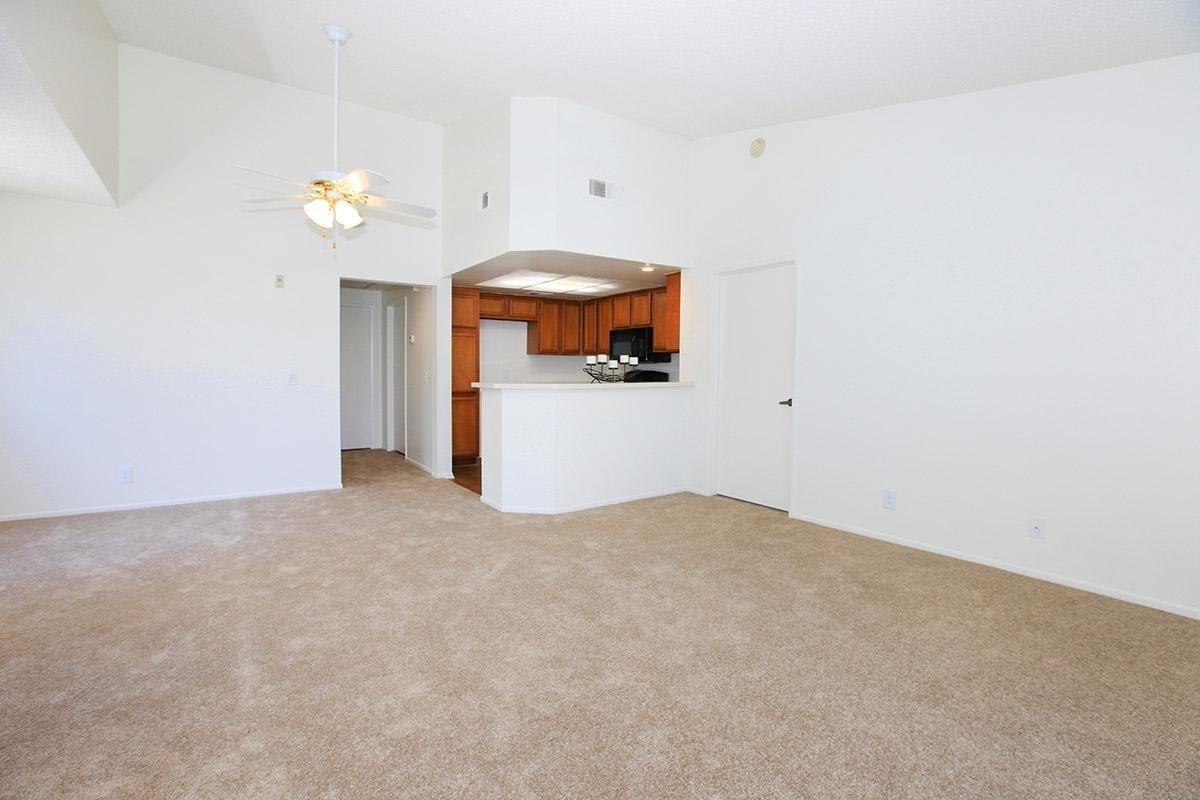 810 N Loara St - Photo 3 of 11
