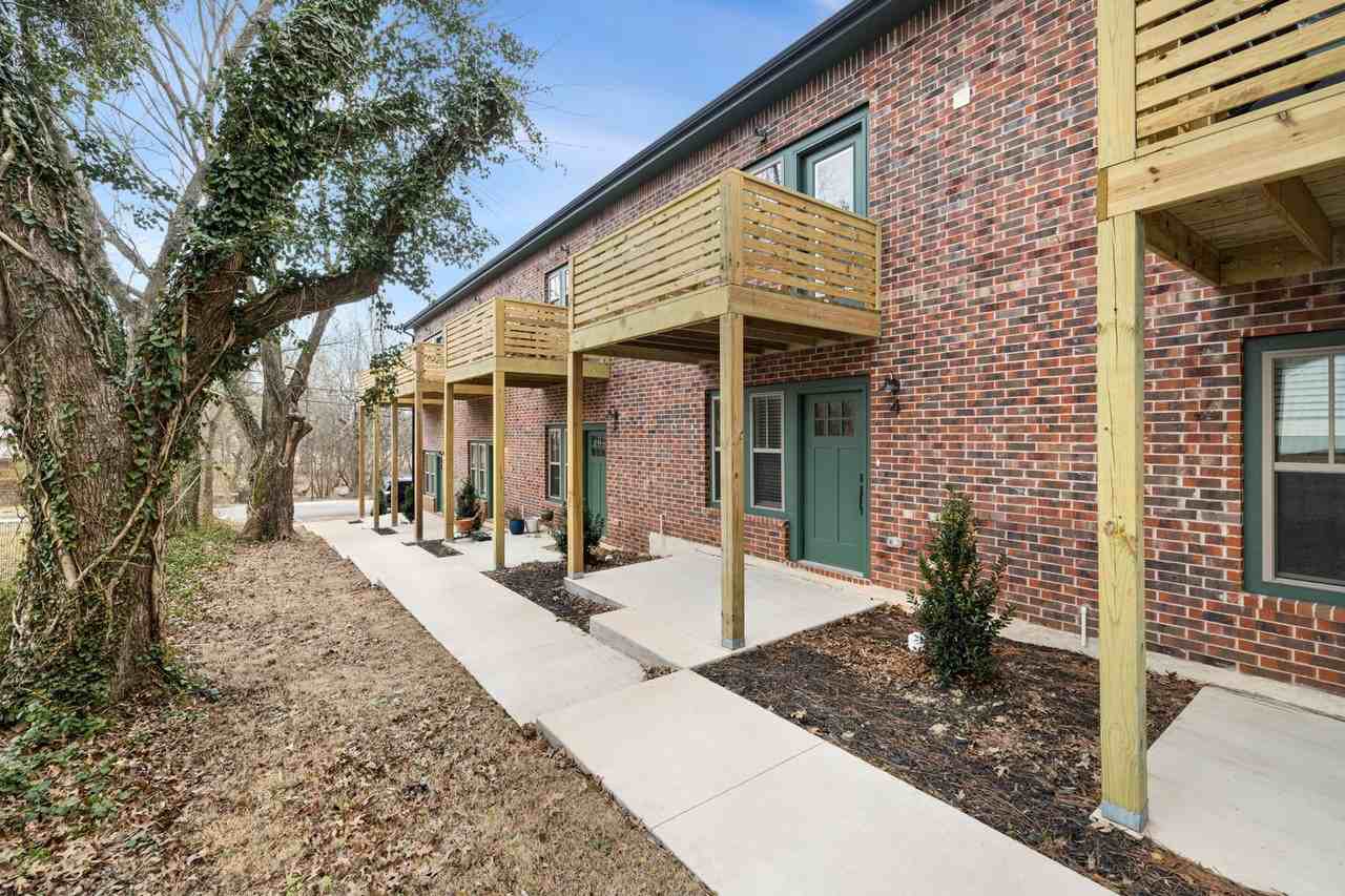 Luxury One Bedroom Townhome AVAILABLE NOW! - Photo 4 of 4