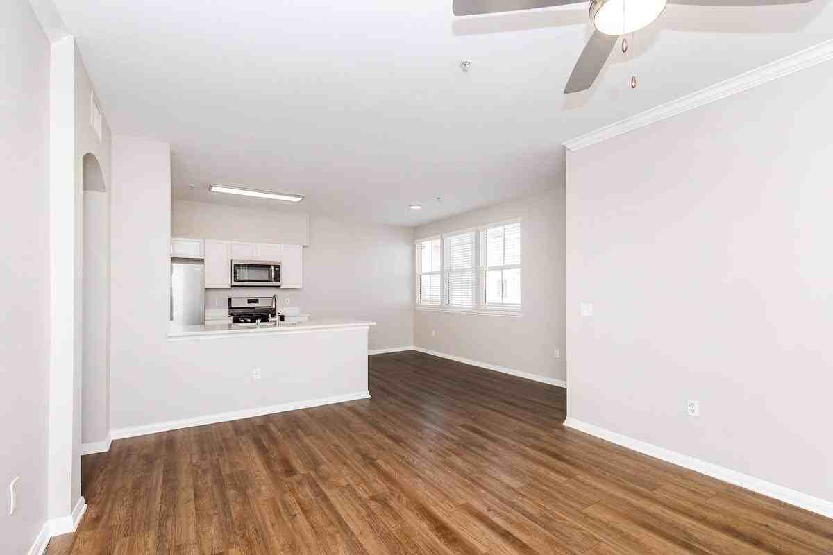 5880 Lochmoor Dr - Photo 4 of 33