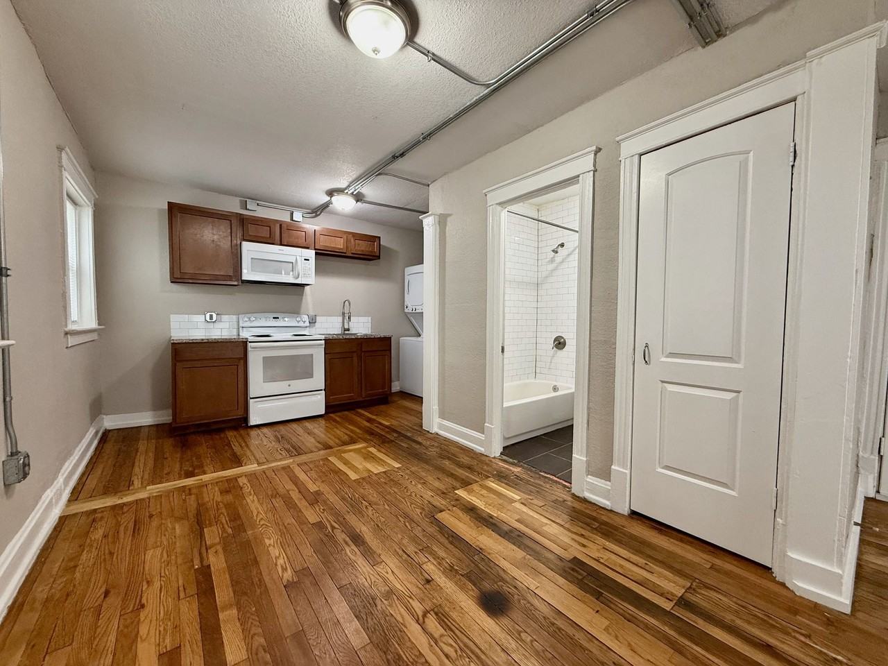 3201 Broadway - Photo 3 of 11