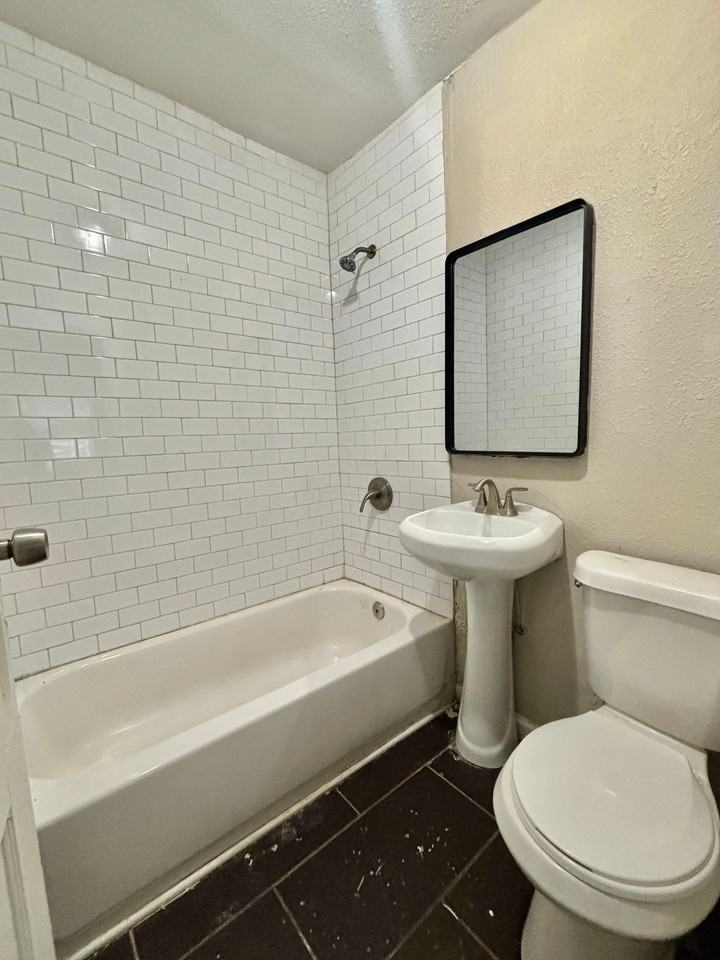 3201 Broadway - Photo 6 of 11