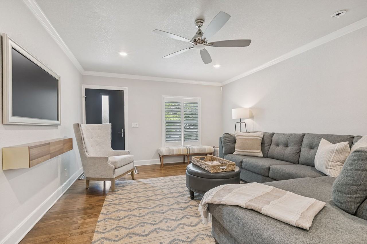 488 E Olmos Dr #1 - Photo 5 of 25