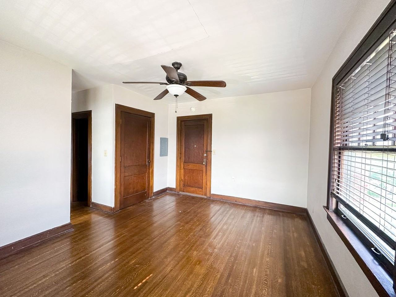 5819 E Washington St #8 - Photo 4 of 12