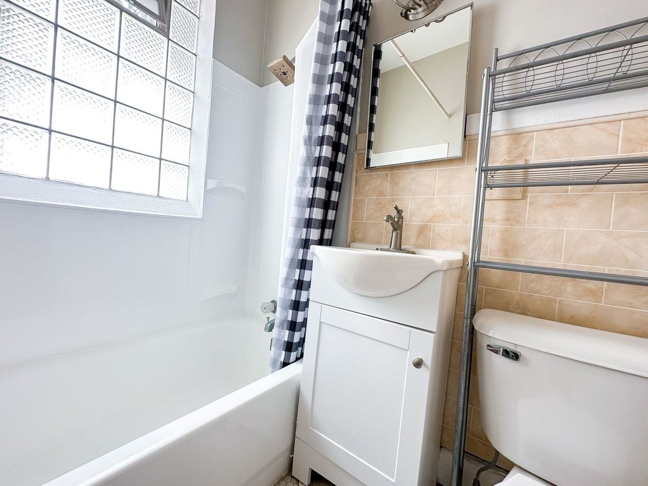 5819 E Washington St #8 - Photo 7 of 12