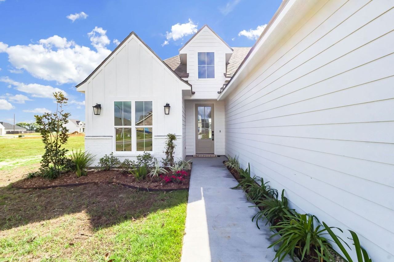 104 Field Point Ln - Photo 2 of 18