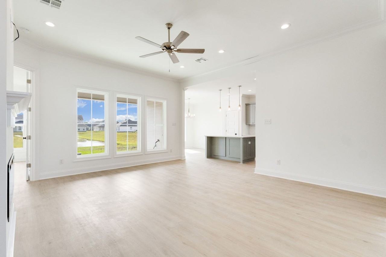 104 Field Point Ln - Photo 4 of 18