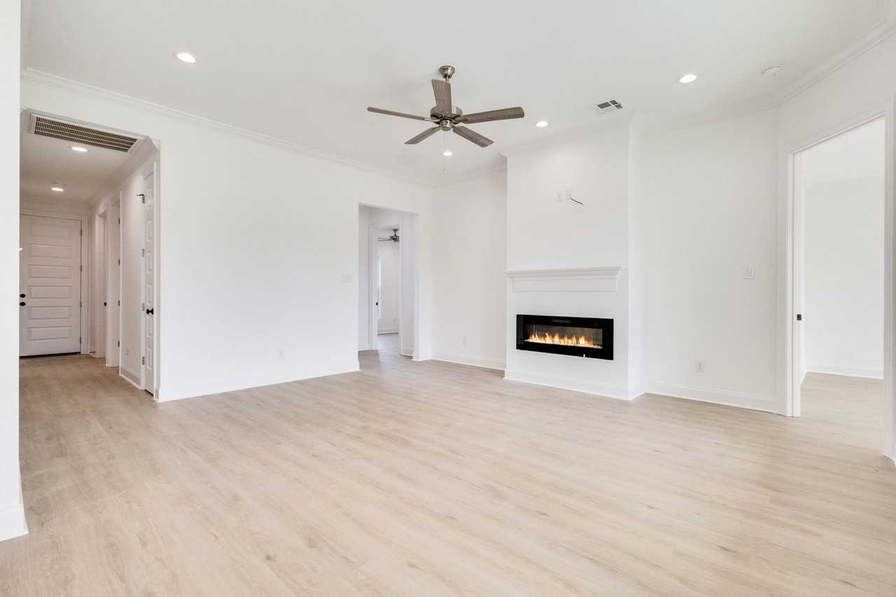 104 Field Point Ln - Photo 7 of 18