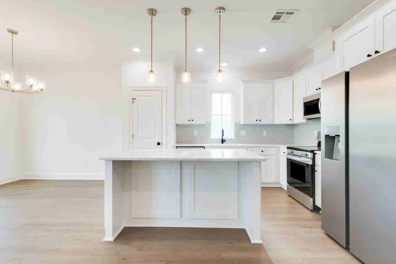 204 Benson Grove Dr - Photo 5 of 18