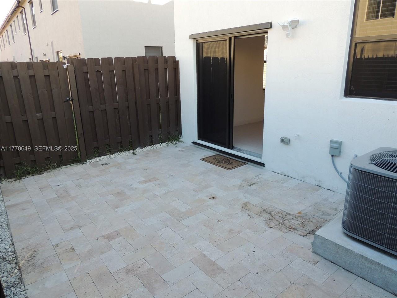 829 Northeast 211th Street - Photo 3 of 33