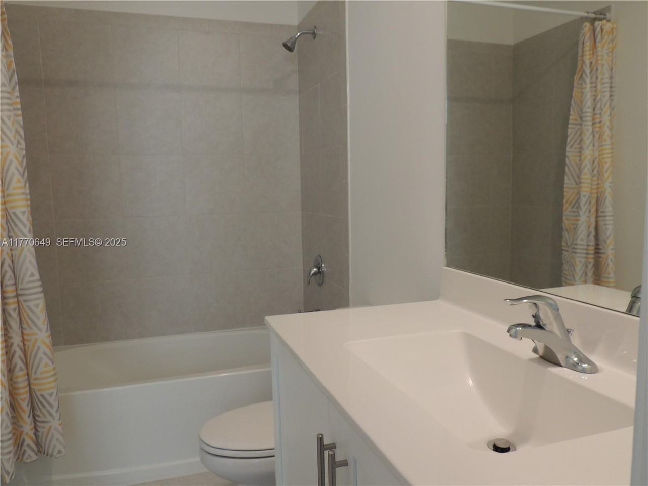 829 Northeast 211th Street - Photo 6 of 33