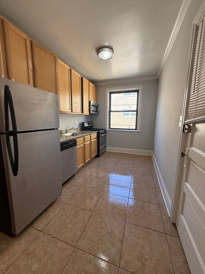 2129 - Photo 3 of 13