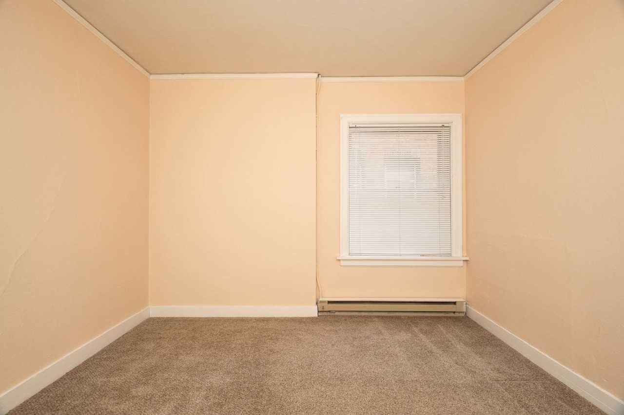 Vibrant Southeast Portland Living! - Photo 6 of 24