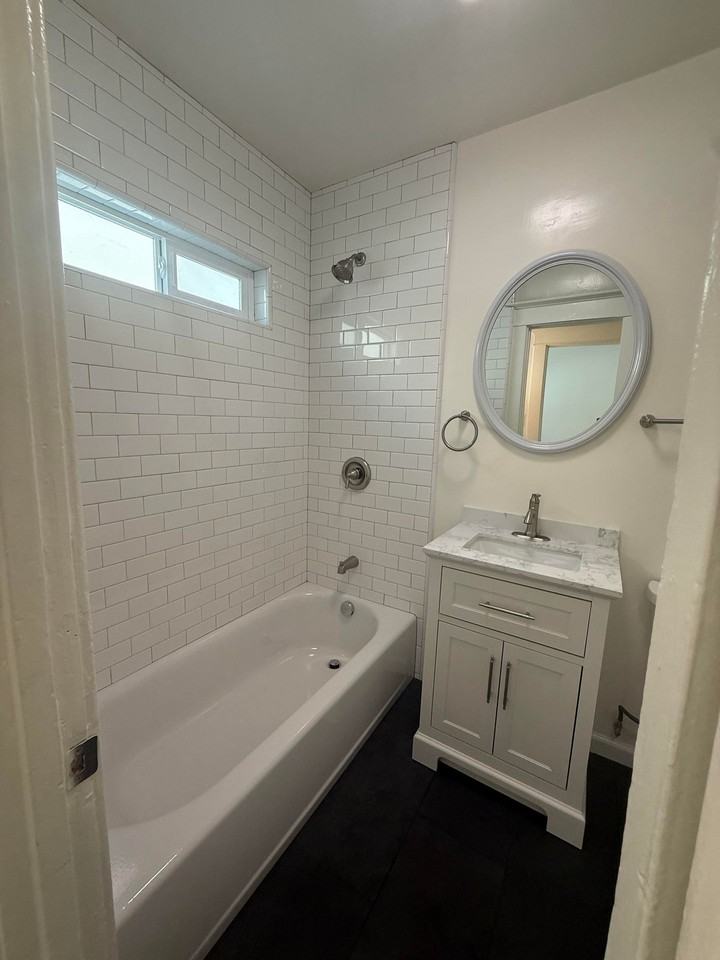 1730 E. 7th St. - Photo 5 of 7