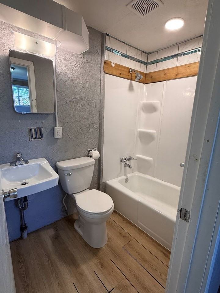 220 W 9th St #2 - Photo 5 of 7