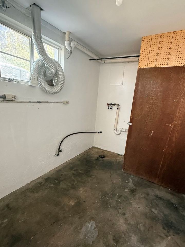 220 W 9th St #2 - Photo 6 of 7