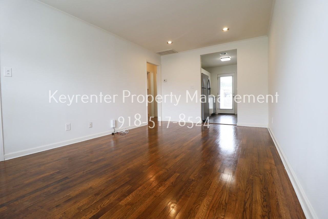 923 E 37th Pl - Photo 6 of 18