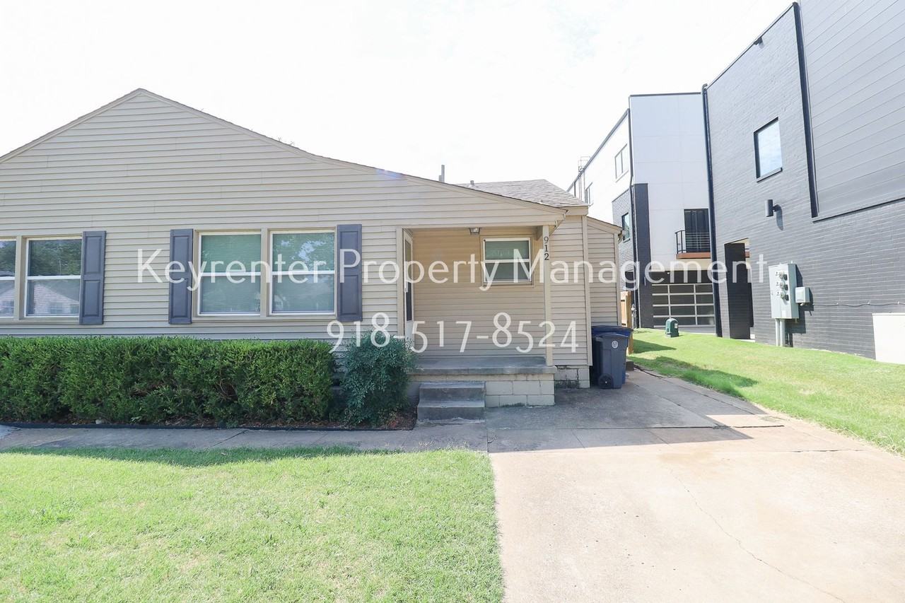 912 E 37th Pl - Photo 2 of 19