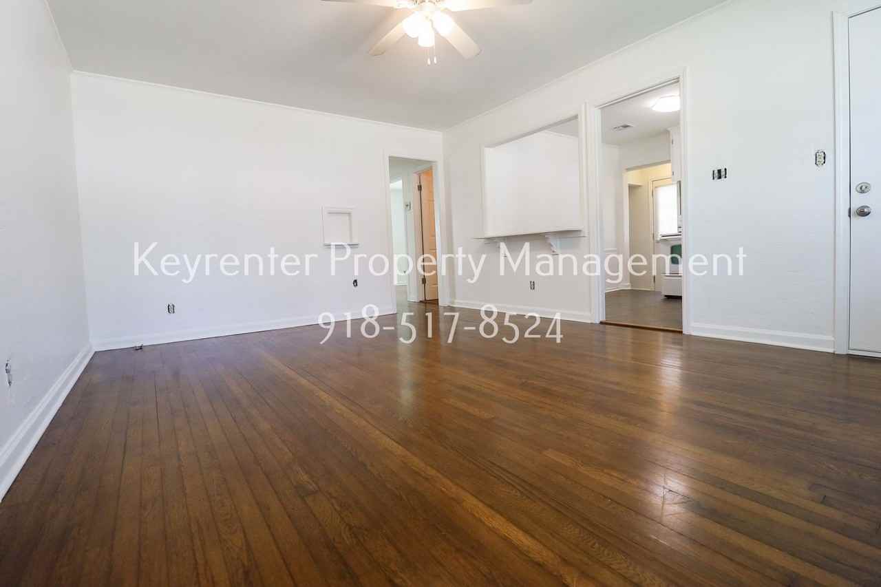 912 E 37th Pl - Photo 5 of 19