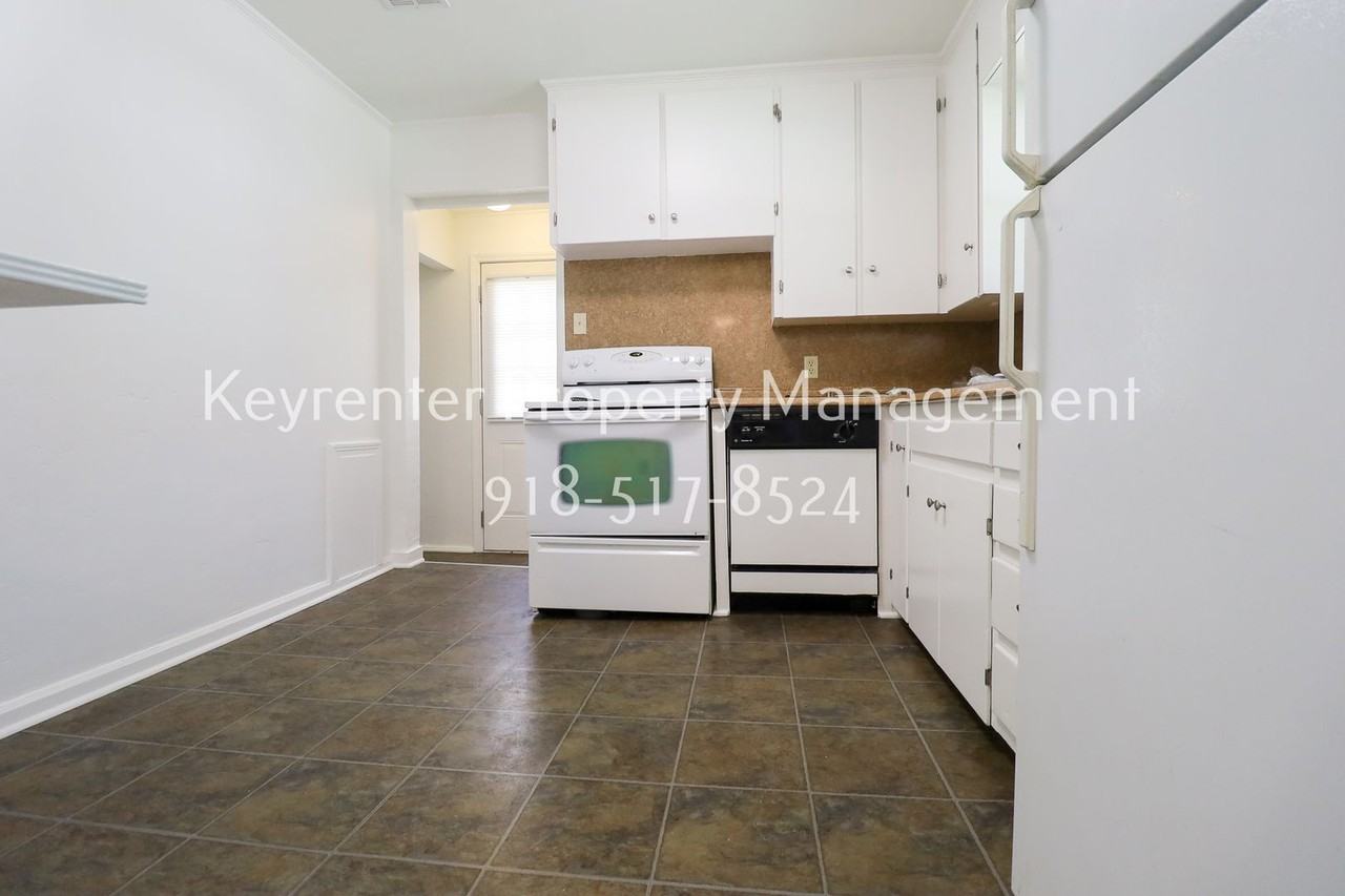 912 E 37th Pl - Photo 7 of 19