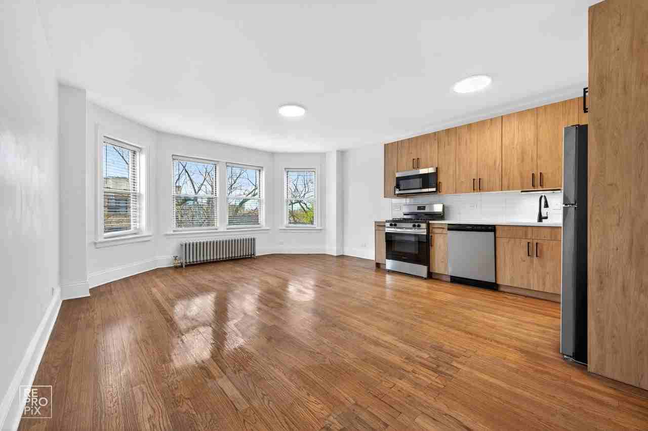 6310 N Artesian - Photo 4 of 27