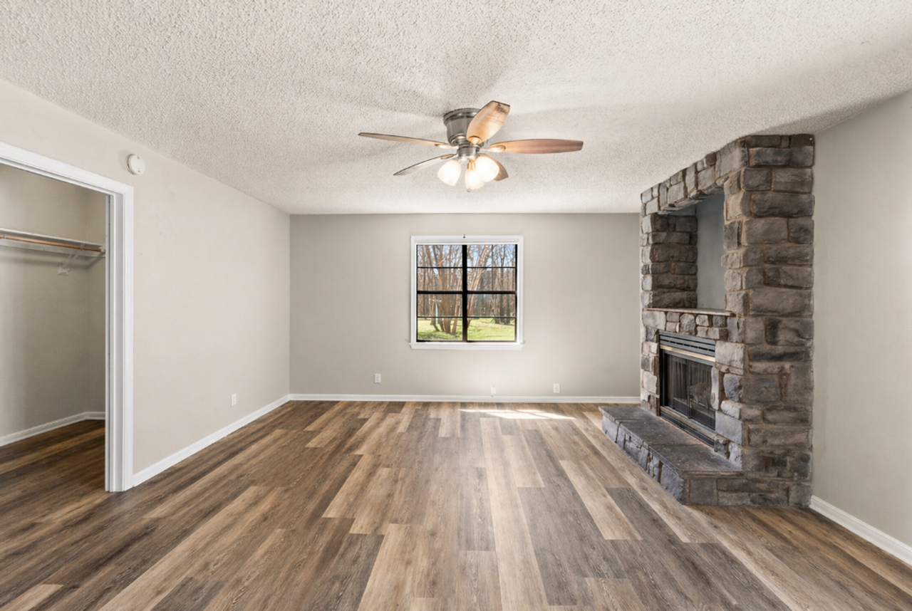 917 Crockett Ct - Photo 5 of 22