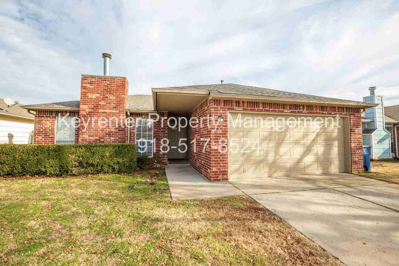 6325 S Madison Pl - Photo 5 of 34