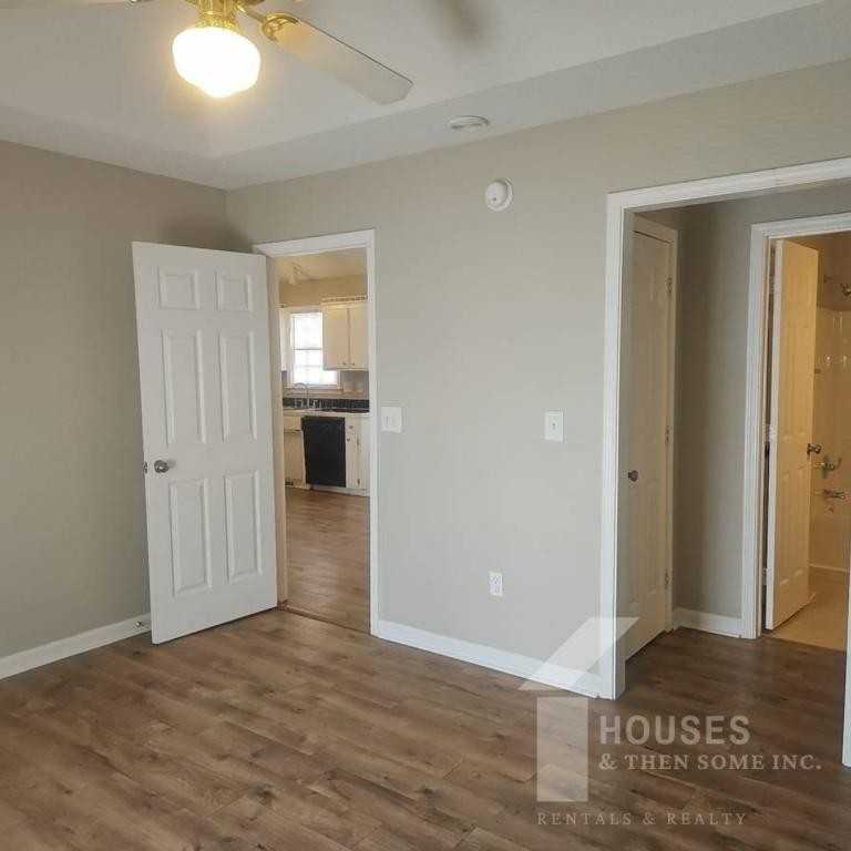 403 Fairdale Dr - Photo 4 of 19