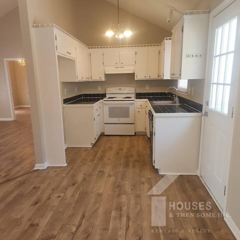 403 Fairdale Dr - Photo 6 of 19