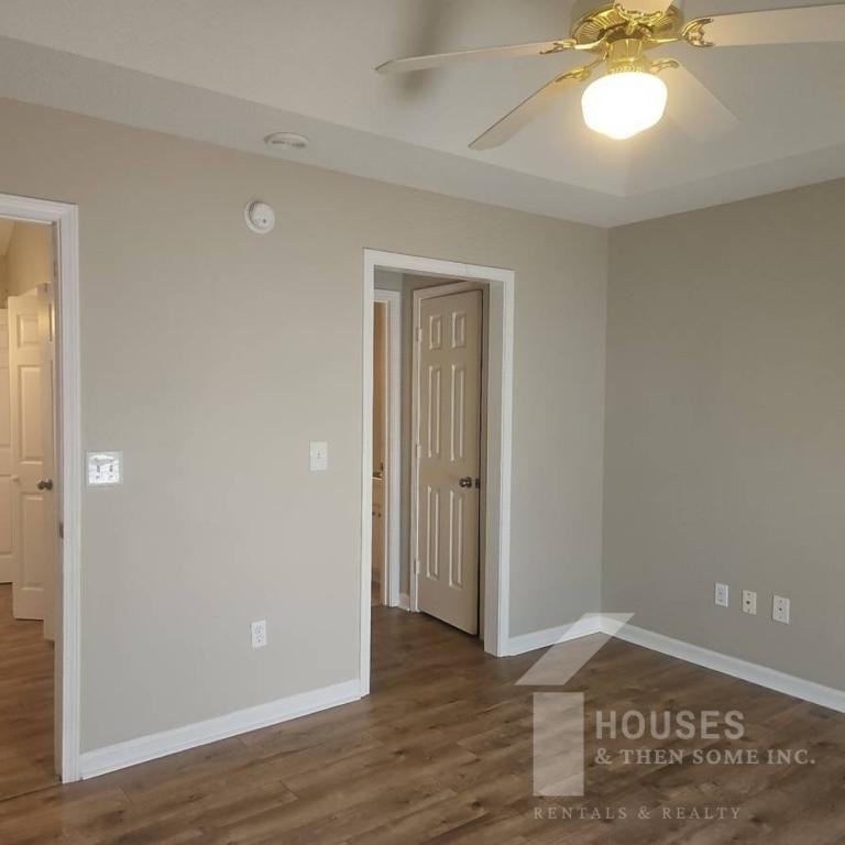 403 Fairdale Dr - Photo 7 of 19