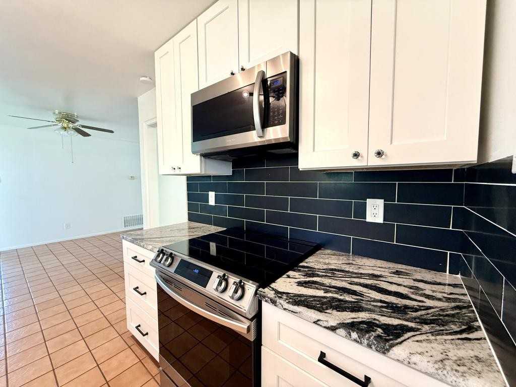 3807 Longridge Dr - Photo 4 of 20