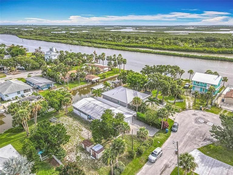 189 Lewis St - Photo 2 of 11