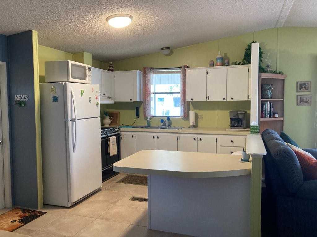 189 Lewis St - Photo 5 of 11