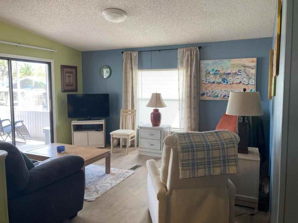 189 Lewis St - Photo 6 of 11