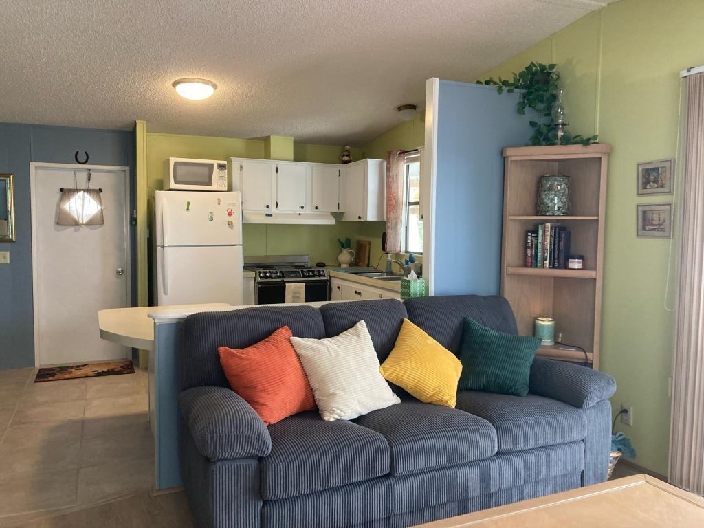 189 Lewis St - Photo 7 of 11