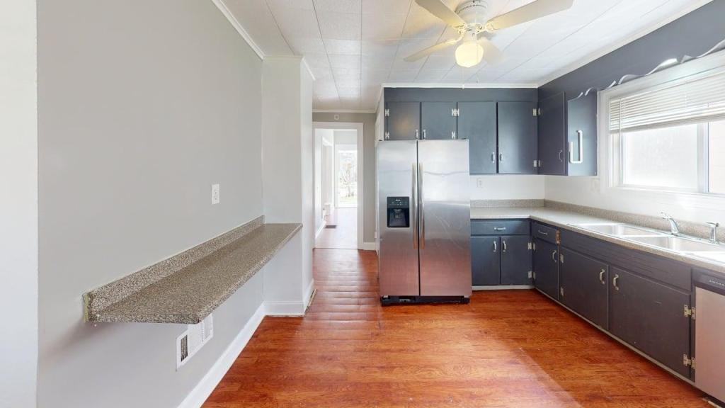 223 Lincoln Ave - Photo 2 of 14