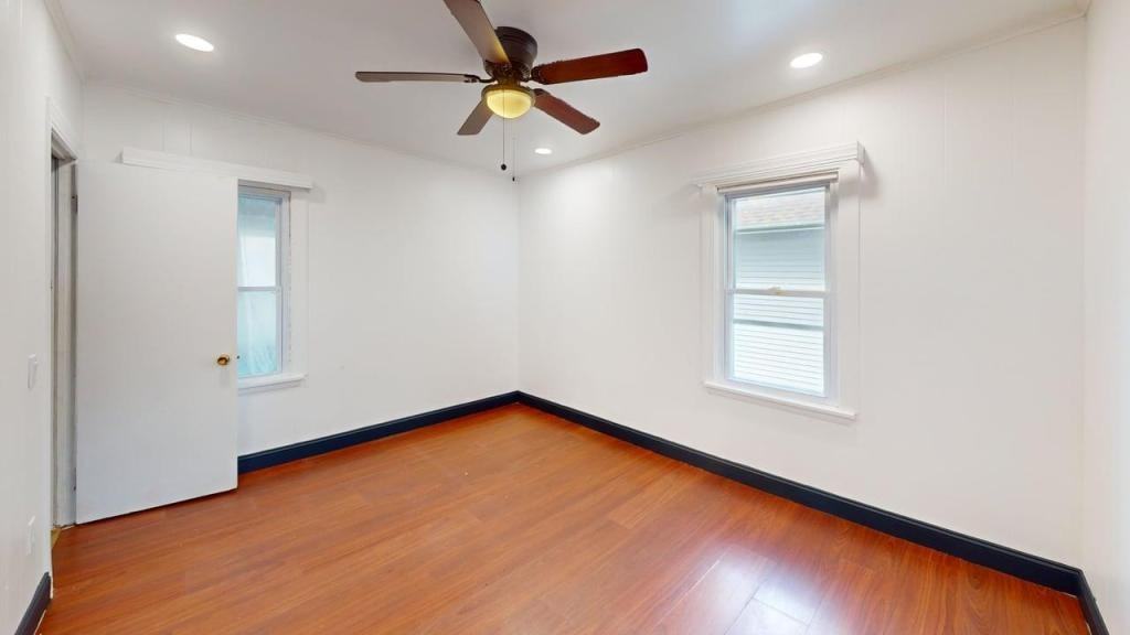 223 Lincoln Ave - Photo 3 of 14