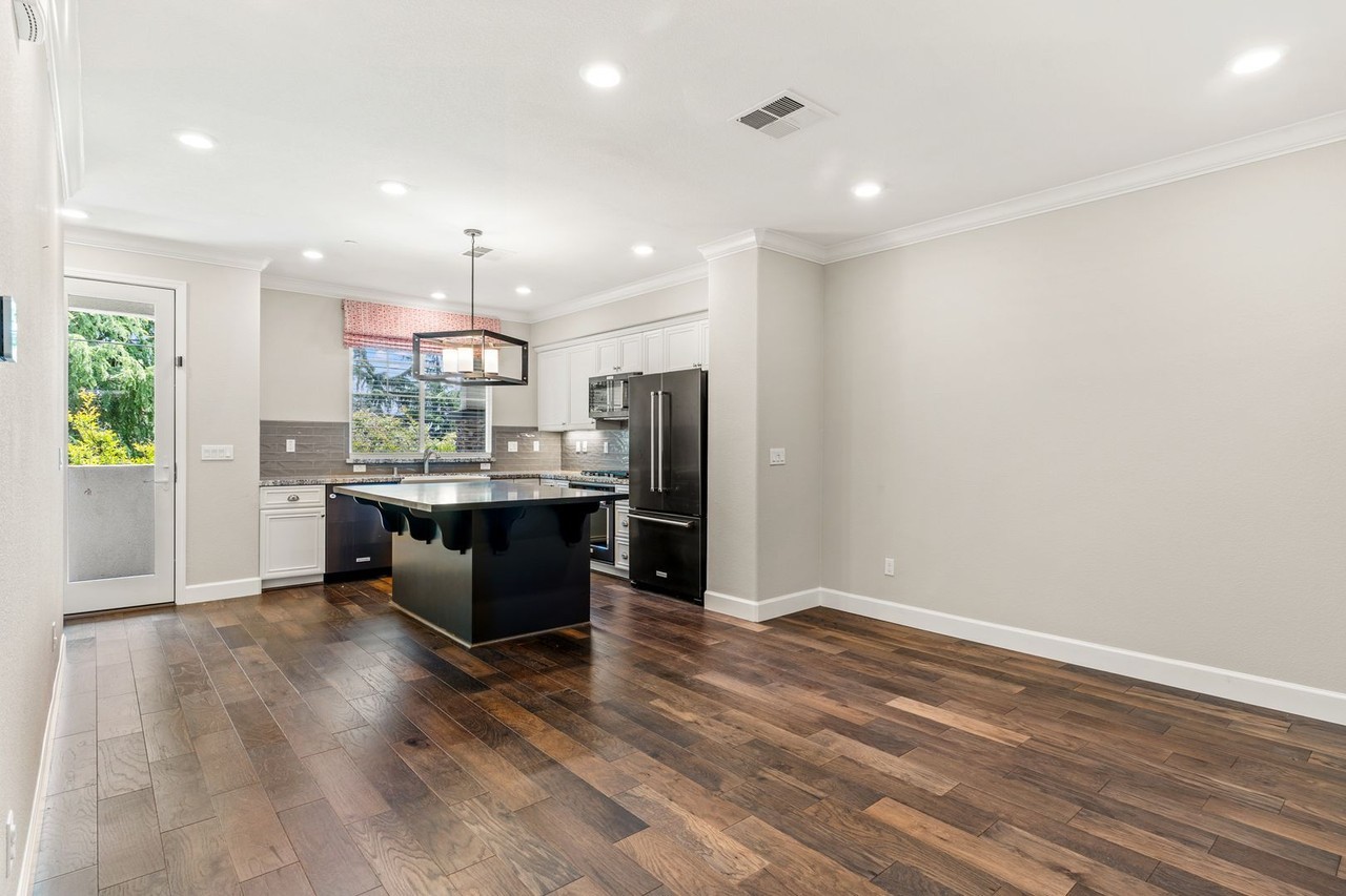 245 Spring Harvest Rd - Photo 2 of 33