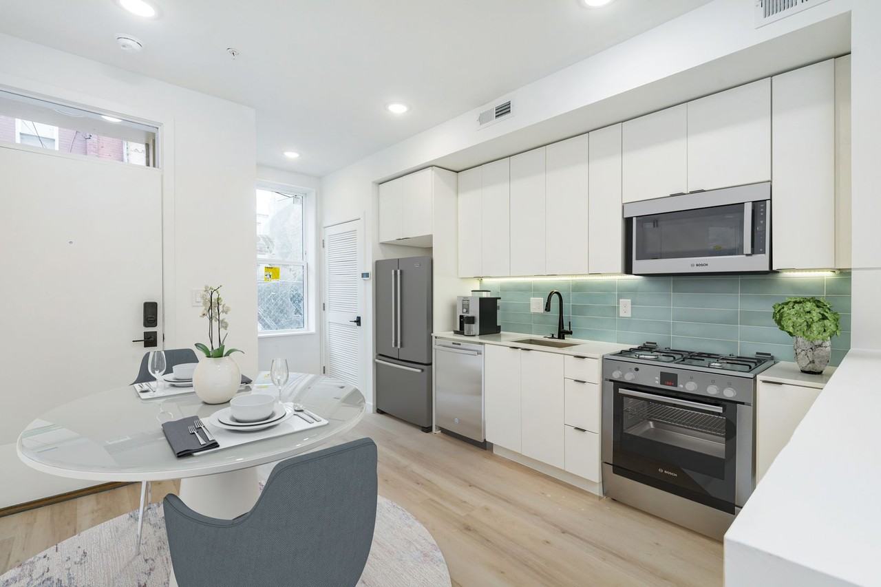 2722 N Hope St - Photo 3 of 6